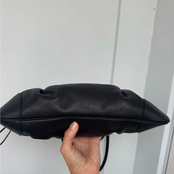 Salvatore Ferragamo Black Leather Shoulder Bag Gancini Hardware Made in Italy - Picture 6 of 13